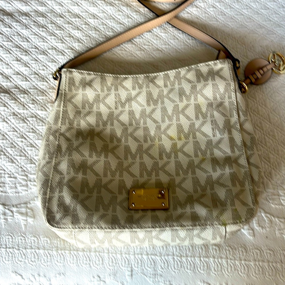 Michael Kors purse hardly used